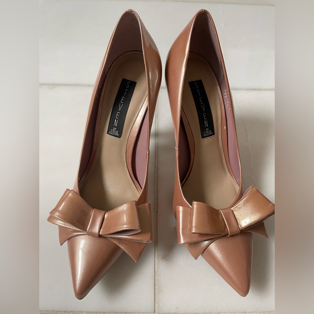 SOLD Bow Heels